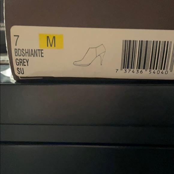 Bandolino Gray Suede Heel booties size 7M - Picture 8 of 9